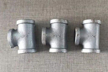 ANSI que reduce las instalaciones de tuberías del hierro maleable de la camiseta