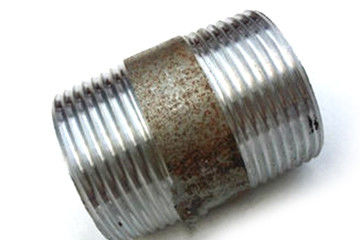 Juntas roscadas del ms tubo del acero de carbono de la fontanería